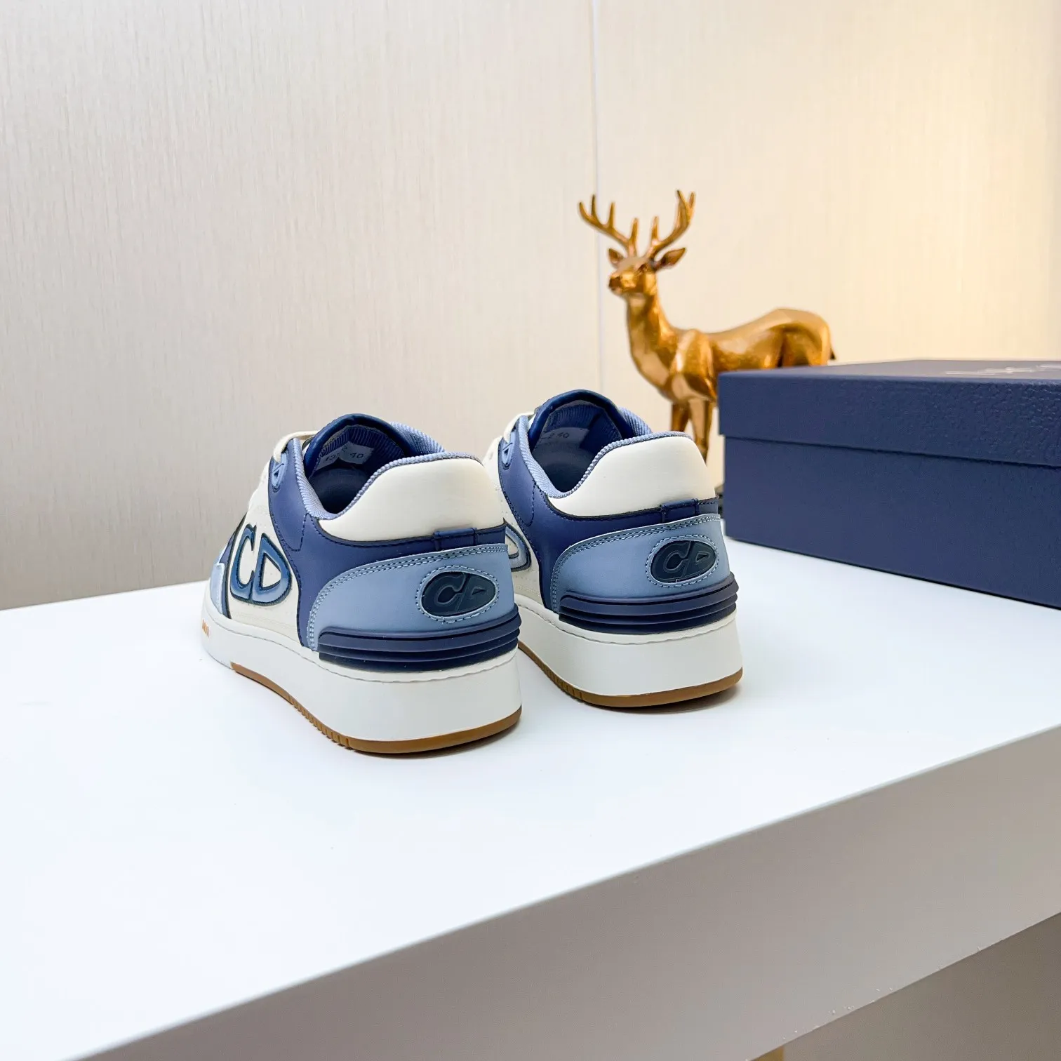 Men's Men's Shoes 💰420 [New Style] 🦩🦩Dior - Low-top sneakers 2025 spring men's collection new arrivals [Celebrate][Celebrate][Celebrate], reinterpret the basketball shoe design and become a classic Dior item [strong][strong][strong], carefully crafted in black and cream white smooth cowhide, paired with beige suede, showing leather on the side The CD logo, tongue, sole and back side are decorated with various distinctive details to enhance the style[666][666], while eyelet details, topstitching and rubber panels highlight the dynamic charm of its athletic style[strong][strong][strong]. It has a two-color rubber sole, which can be matched with various clothing to create a refined look. Size: 38 to 44 (45 can be customized
